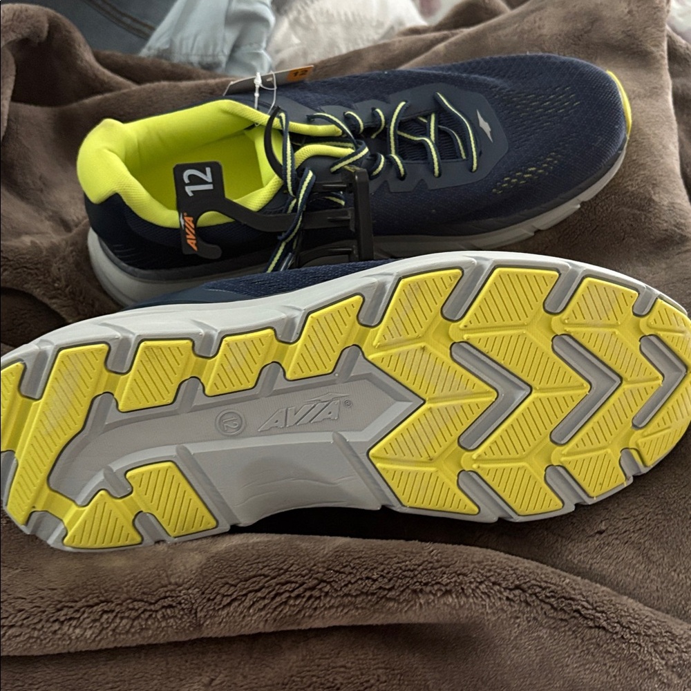Men’s Aviation Hightail Athletic Shoe Size 12
New Blue/ Yellow - Picture 6 of 8